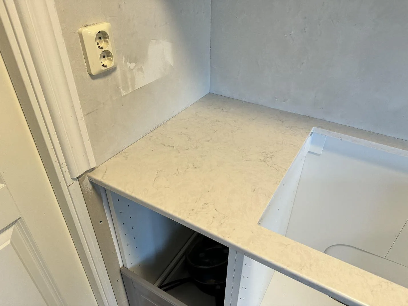 Køkkenbordplade i Silestone Snowy Ibiza, Svedala – billede 5