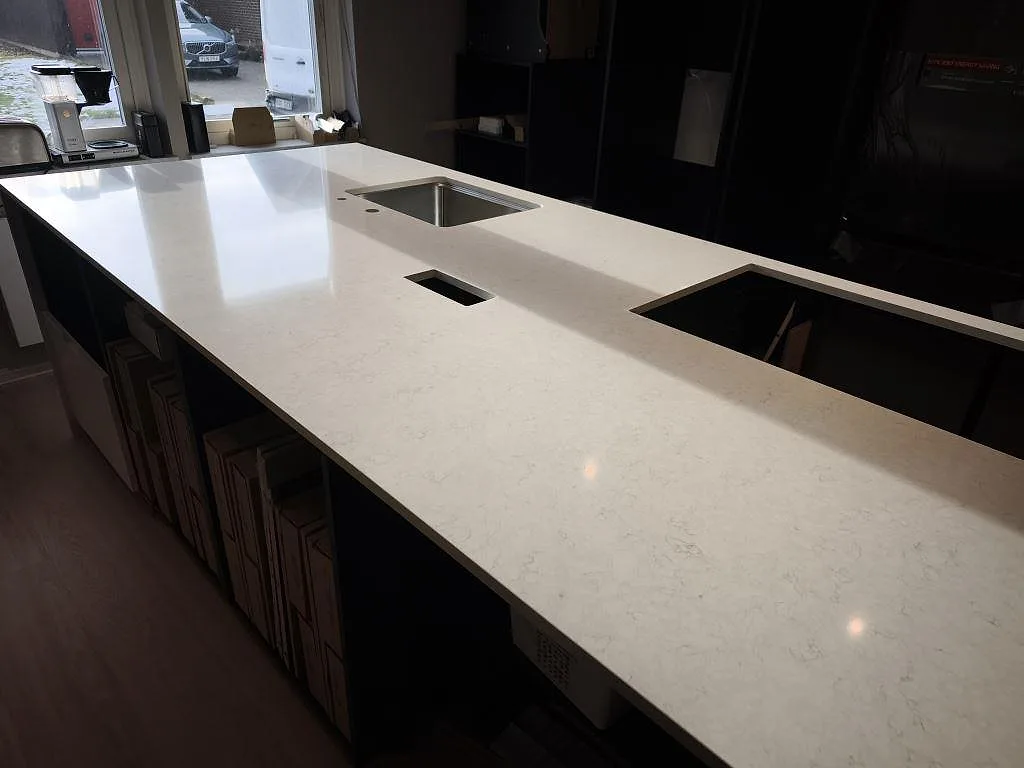 Køkkenbordplade i Silestone Snowy Ibiza, Svedala – billede 3
