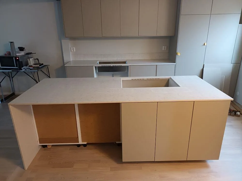 Køkkenbordplade i Silestone Snowy Ibiza, Täby – billede 2