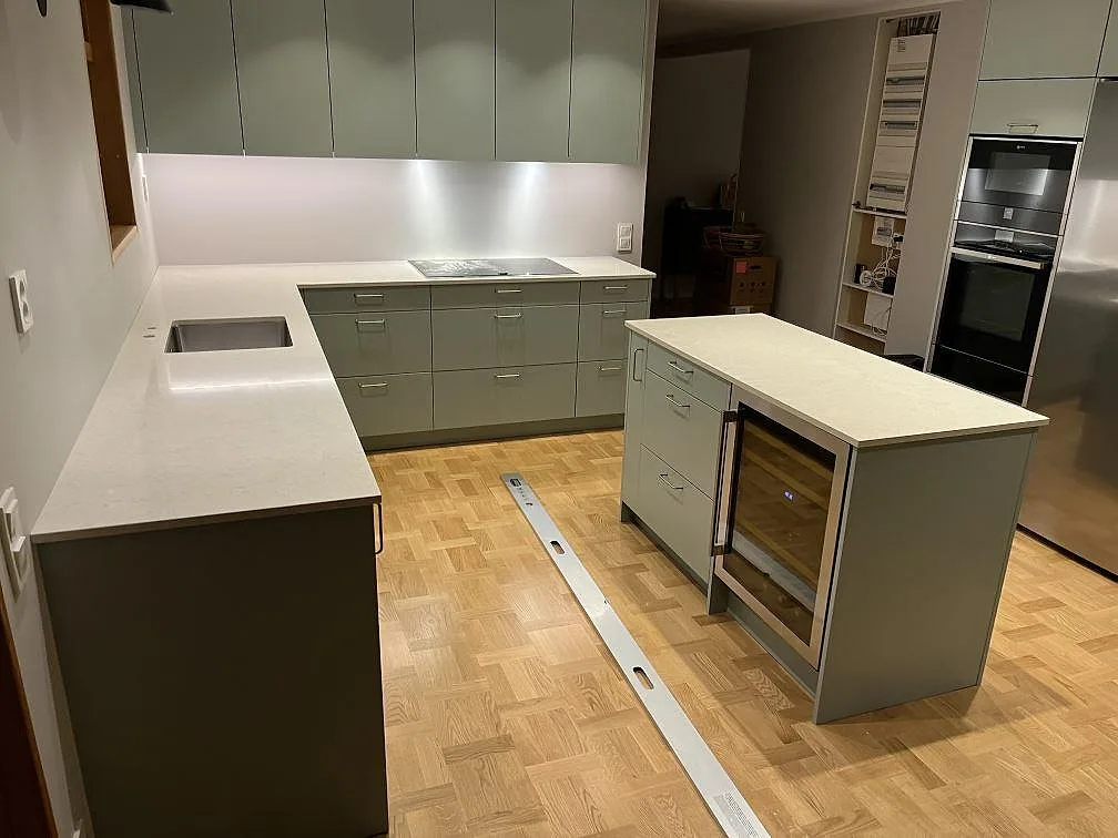 Køkkenbordplade i Silestone Snowy Ibiza, Täby