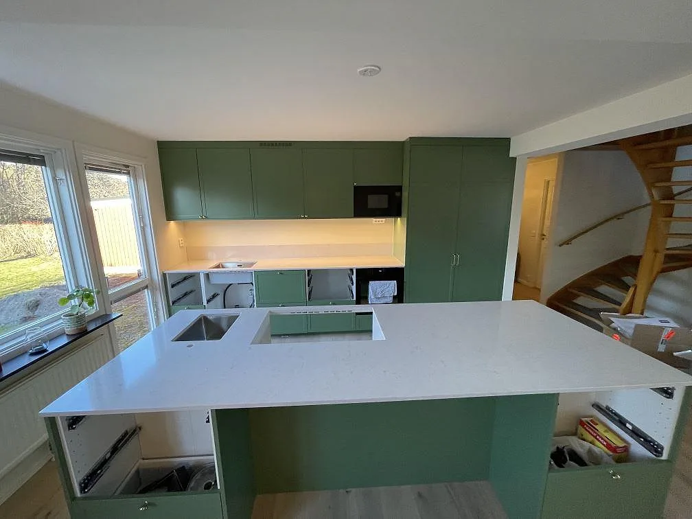Køkkenbordplade i Silestone Snowy Ibiza, Täby – billede 2