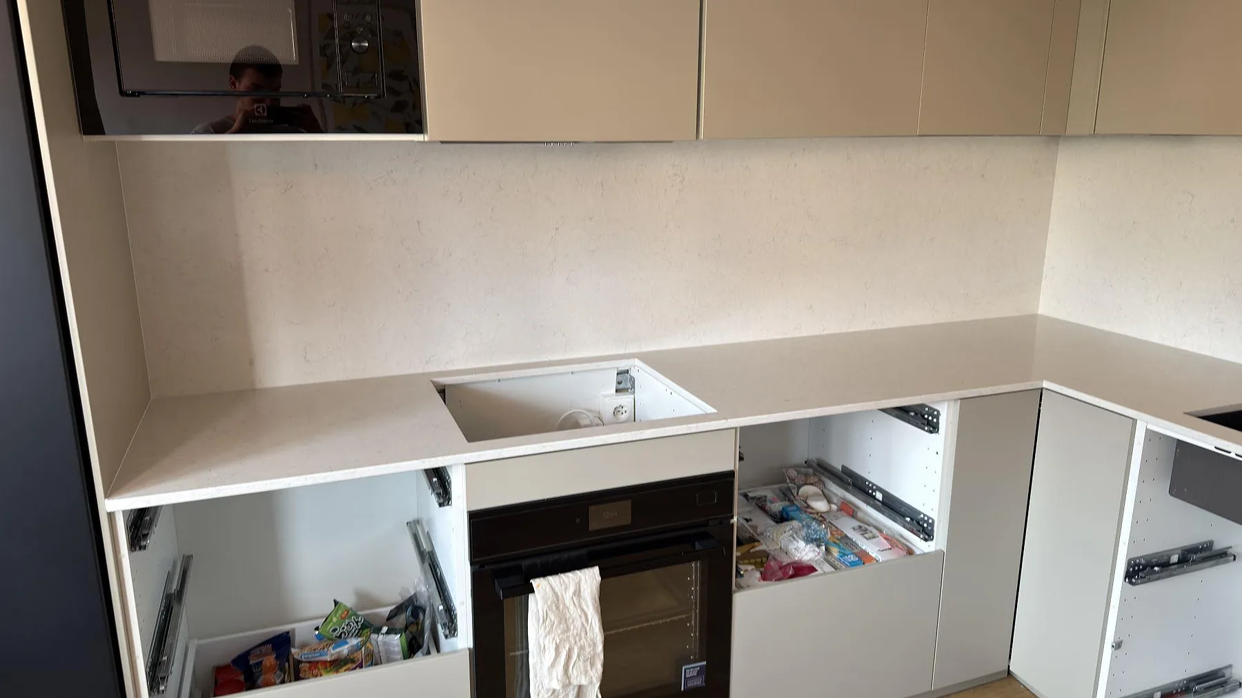 Køkkenbordplade i Silestone Snowy Ibiza, Täby – billede 3