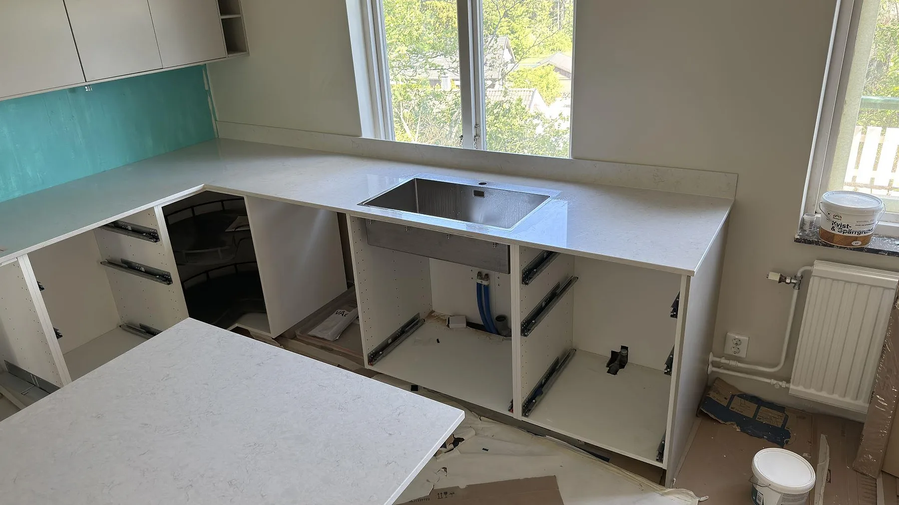Køkkenbordplade i Silestone Snowy Ibiza, Täby – billede 2