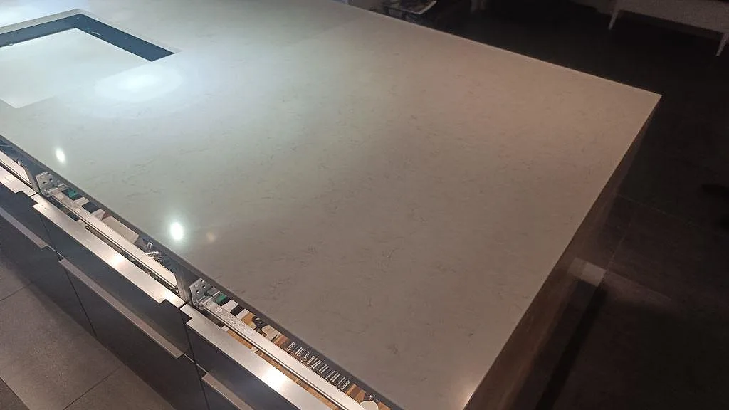 Køkkenbordplade i Silestone Snowy Ibiza, Tomelilla – billede 3