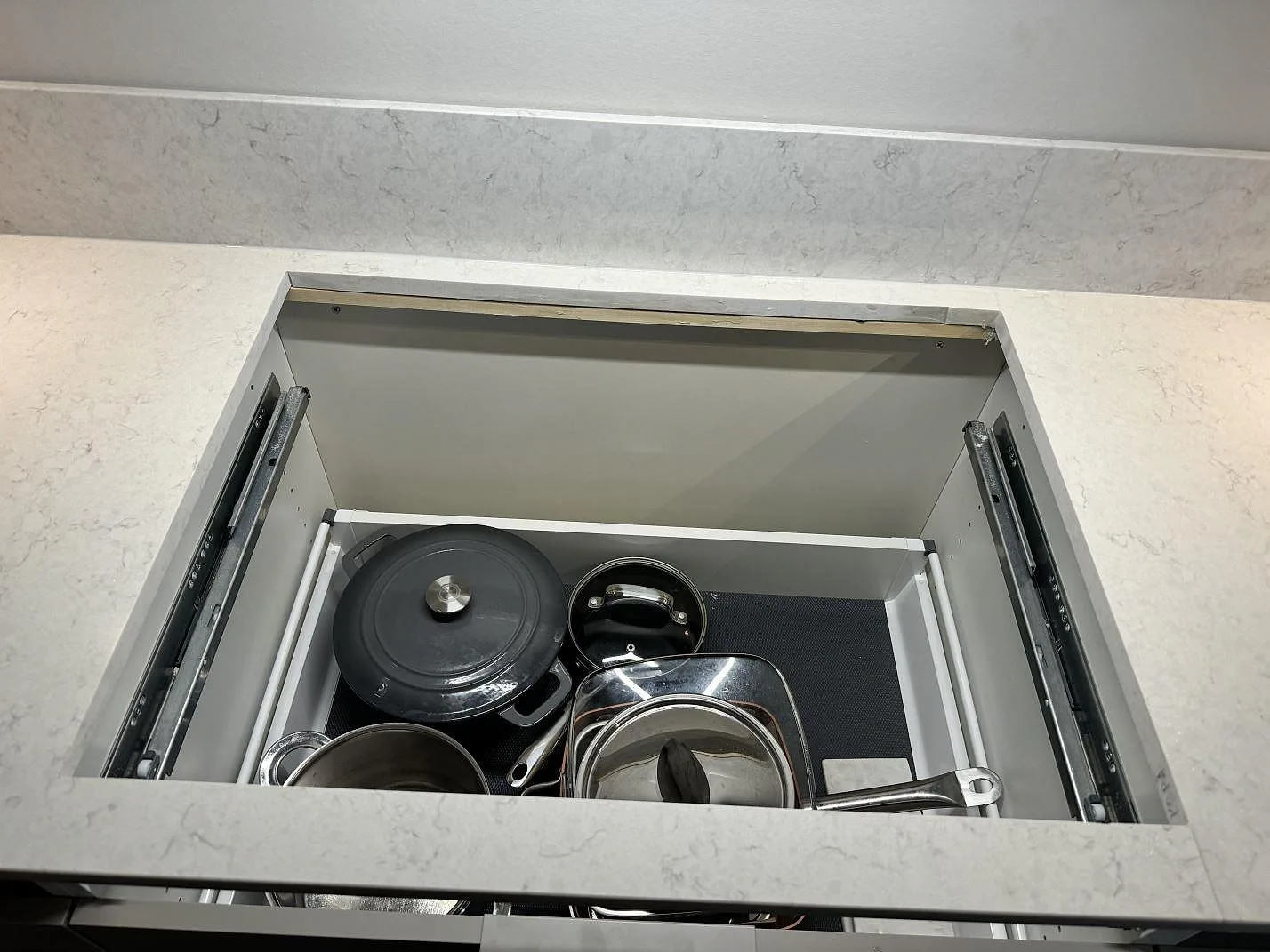 Køkkenbordplade i Silestone Snowy Ibiza, Torslanda – billede 7