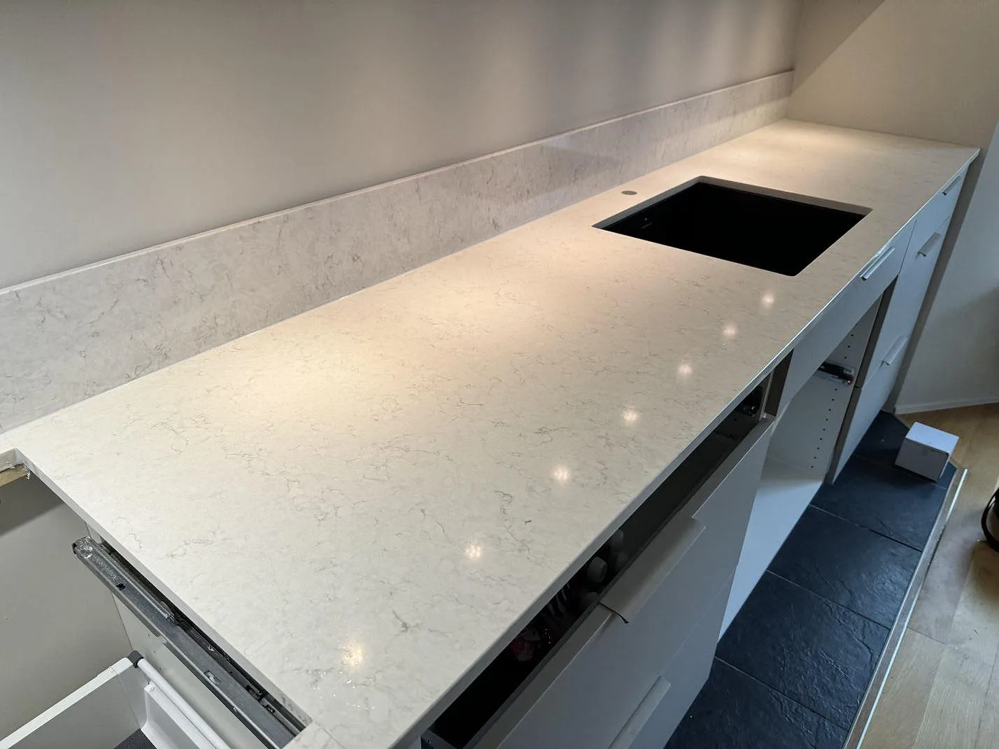 Køkkenbordplade i Silestone Snowy Ibiza, Torslanda