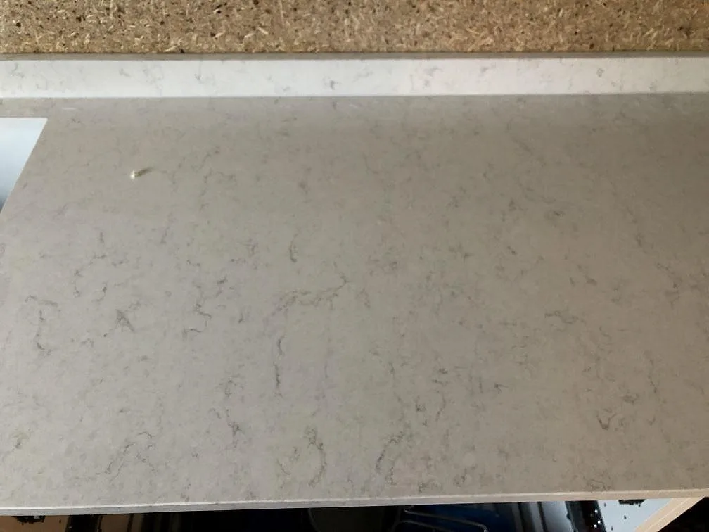 Køkkenbordplade i Silestone Snowy Ibiza, Träslövsläge – billede 4