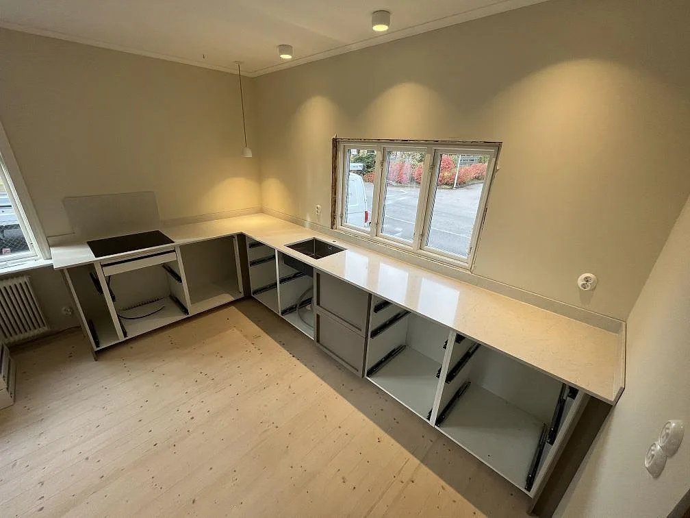 Køkkenbordplade i Silestone Snowy Ibiza, Tranås