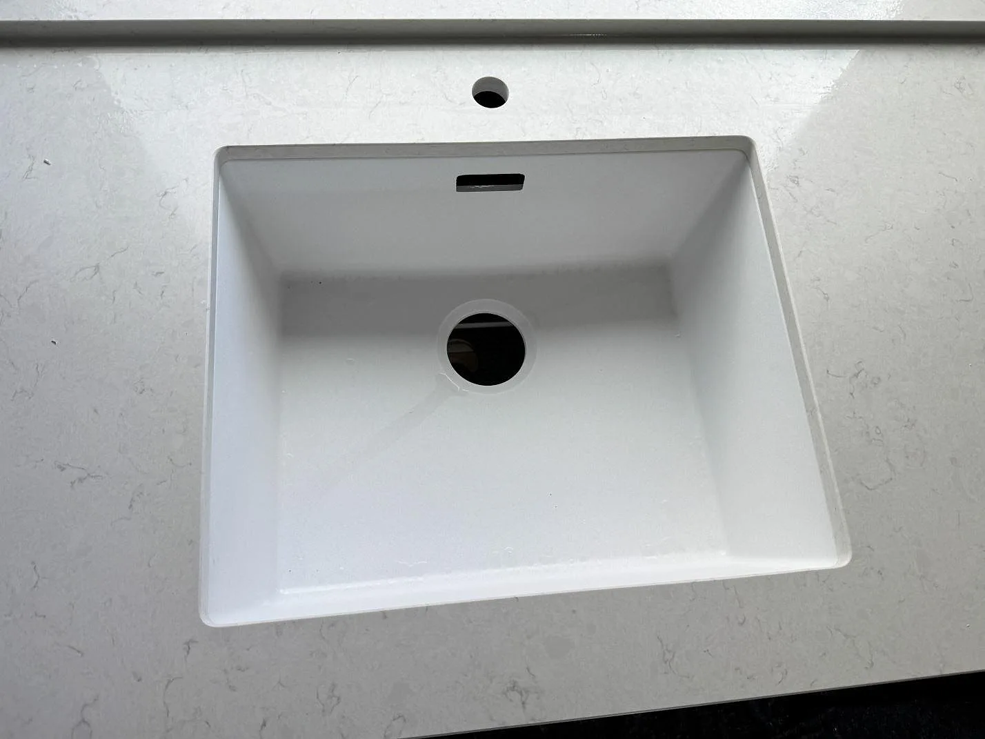 Køkkenbordplade i Silestone Snowy Ibiza, Trelleborg – billede 3