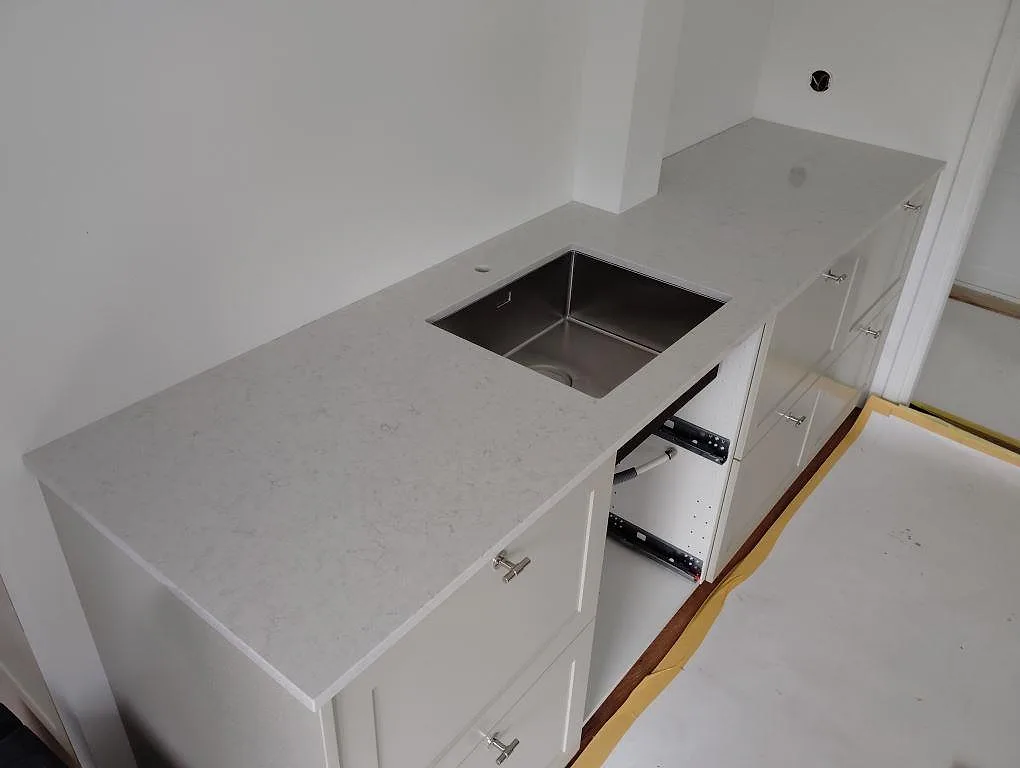 Køkkenbordplade i Silestone Snowy Ibiza, Tyresö – billede 2