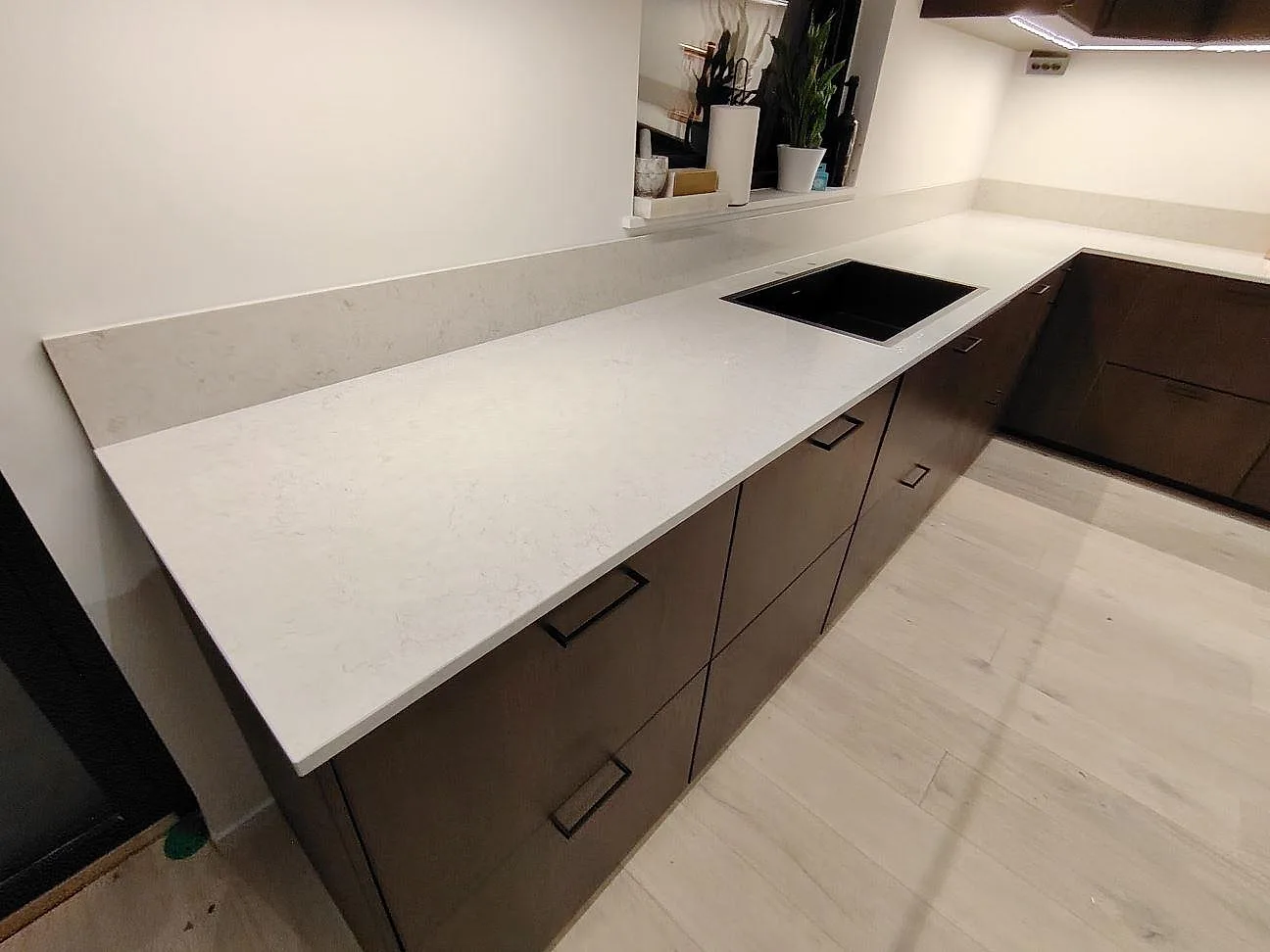 Køkkenbordplade i Silestone Snowy Ibiza, Tyresö – billede 2