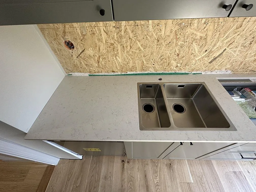 Køkkenbordplade i Silestone Snowy Ibiza, Uddevalla – billede 2