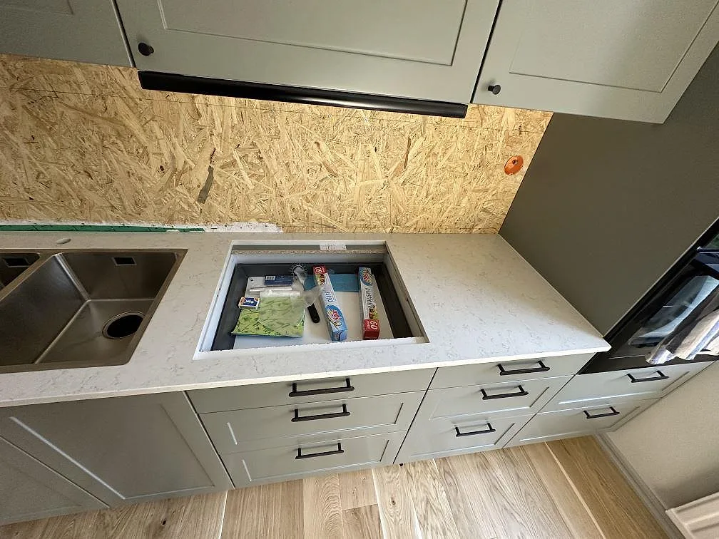 Køkkenbordplade i Silestone Snowy Ibiza, Uddevalla – billede 3