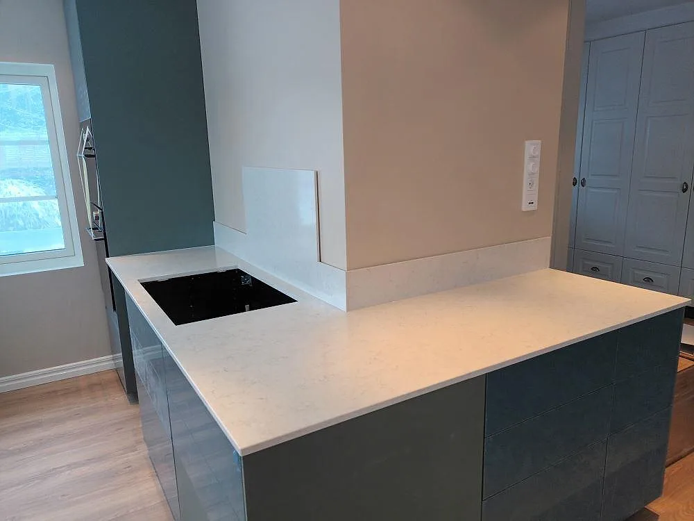 Køkkenbordplade i Silestone Snowy Ibiza, Upplands Väsby – billede 3