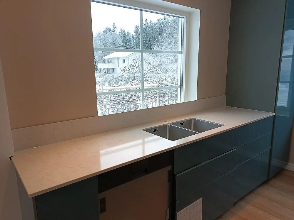 Køkkenbordplade i Silestone Snowy Ibiza, Upplands Väsby – billede 2
