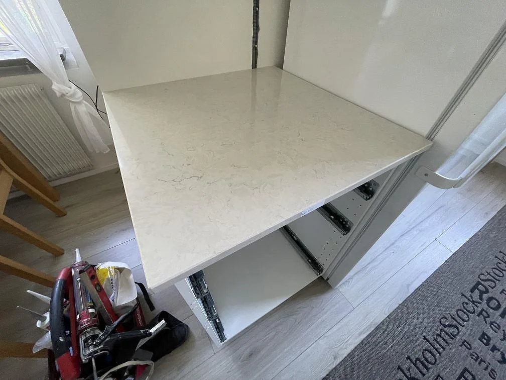 Køkkenbordplade i Silestone Snowy Ibiza, Upplands Väsby – billede 2