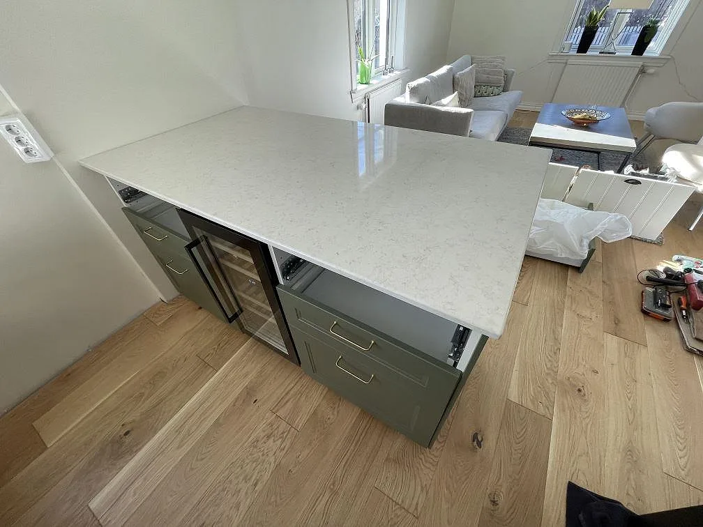 Køkkenbordplade i Silestone Snowy Ibiza, Uppsala – billede 3