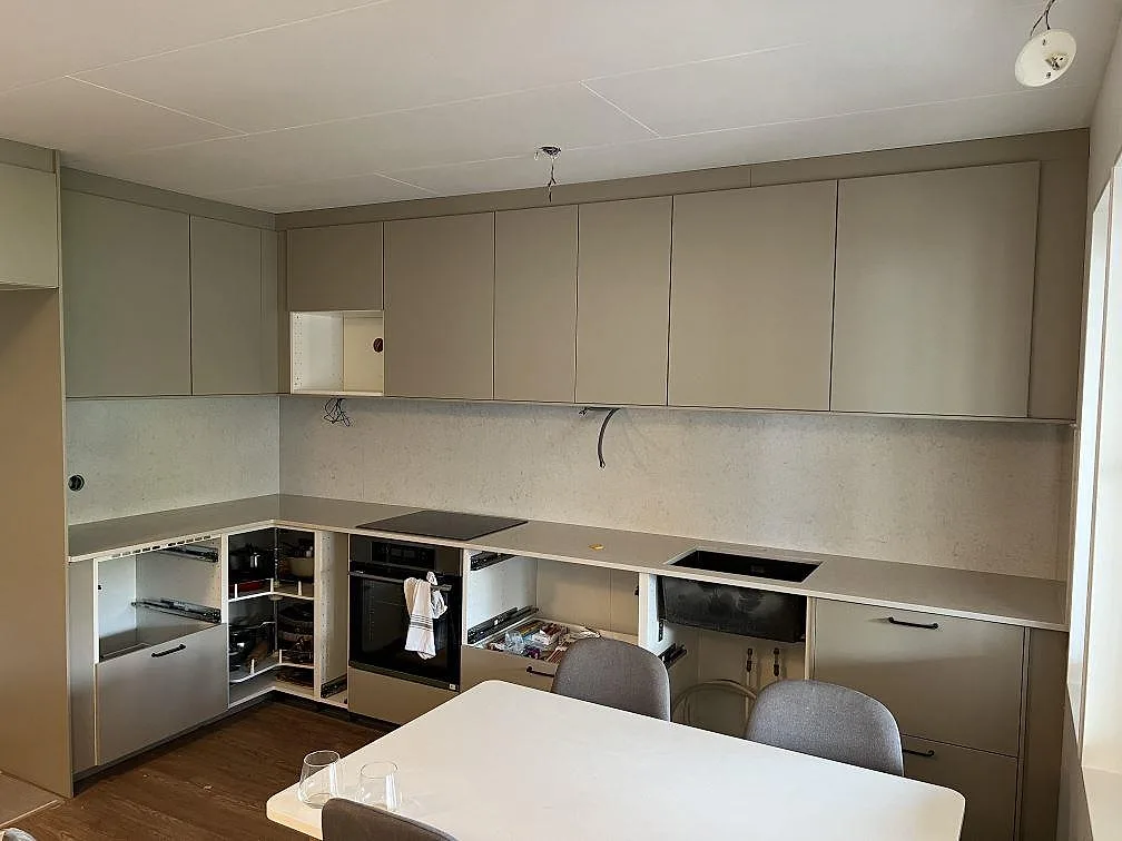 Gennemført projekt: Køkkenbordplade i Silestone Snowy Ibiza, Värnamo.