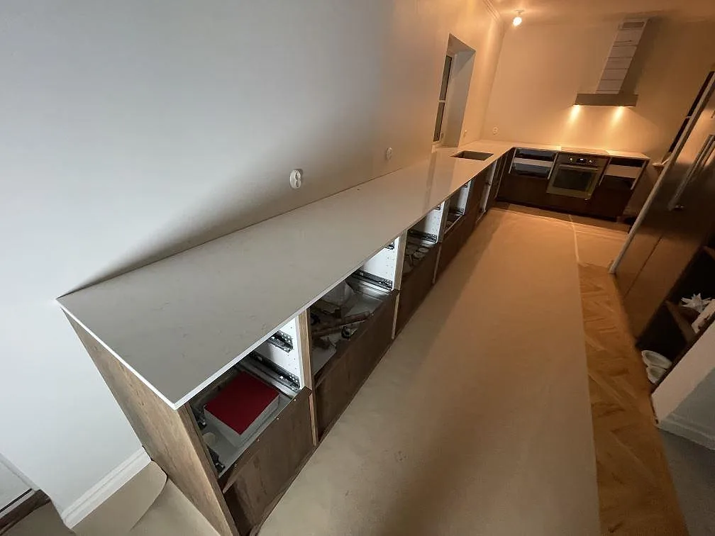Køkkenbordplade i Silestone Snowy Ibiza, Västerås – billede 2
