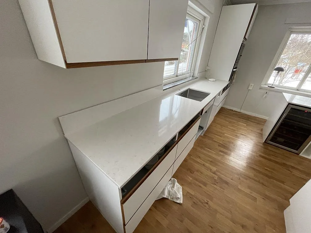 Køkkenbordplade i Silestone Snowy Ibiza, Västerås – billede 2
