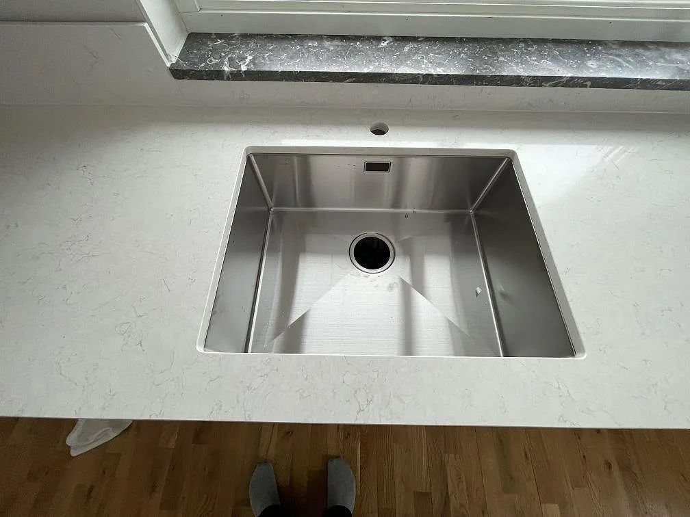 Køkkenbordplade i Silestone Snowy Ibiza, Västerås – billede 3