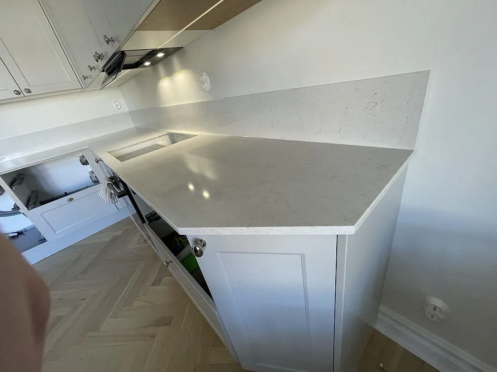 Køkkenbordplade i Silestone Snowy Ibiza, Västerås – billede 2