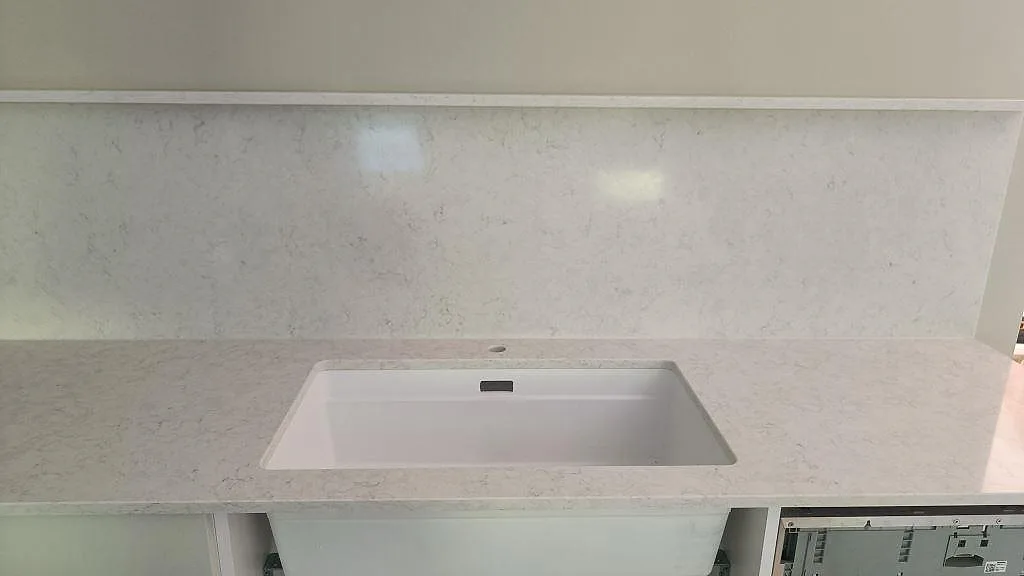 Køkkenbordplade i Silestone Snowy Ibiza, Västra Frölunda – billede 2
