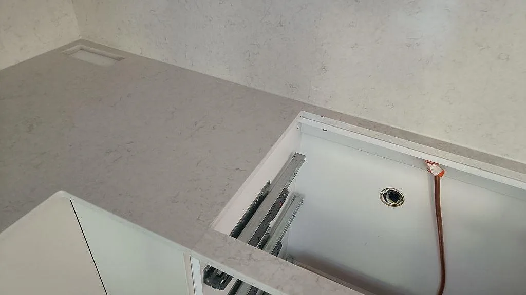 Køkkenbordplade i Silestone Snowy Ibiza, Västra Frölunda – billede 7