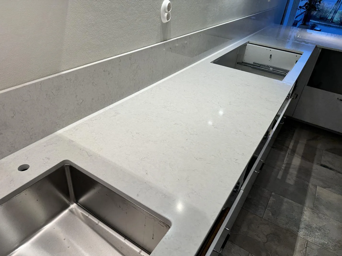 Køkkenbordplade i Silestone Snowy Ibiza, Västra Frölunda