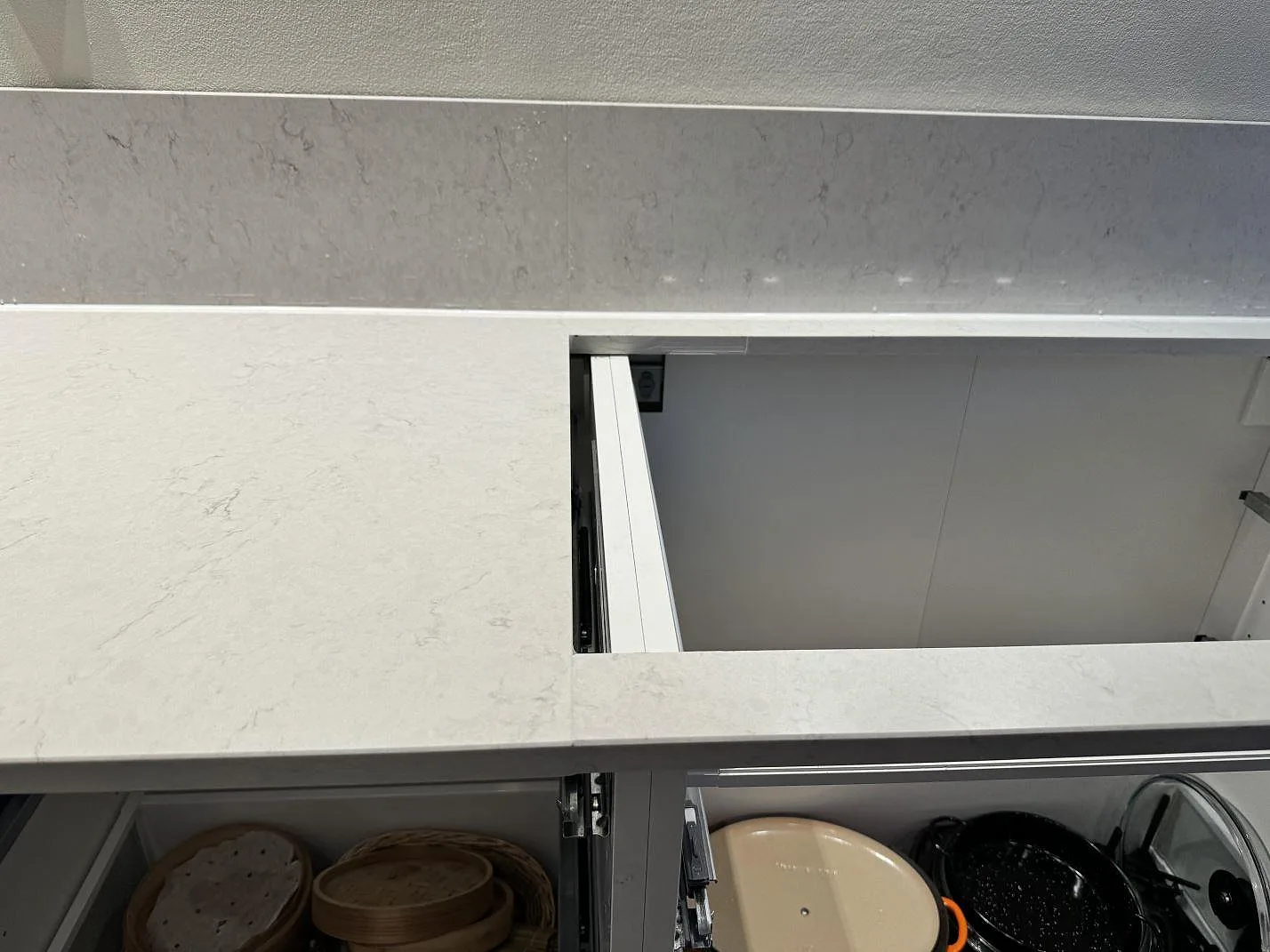 Køkkenbordplade i Silestone Snowy Ibiza, Västra Frölunda – billede 8