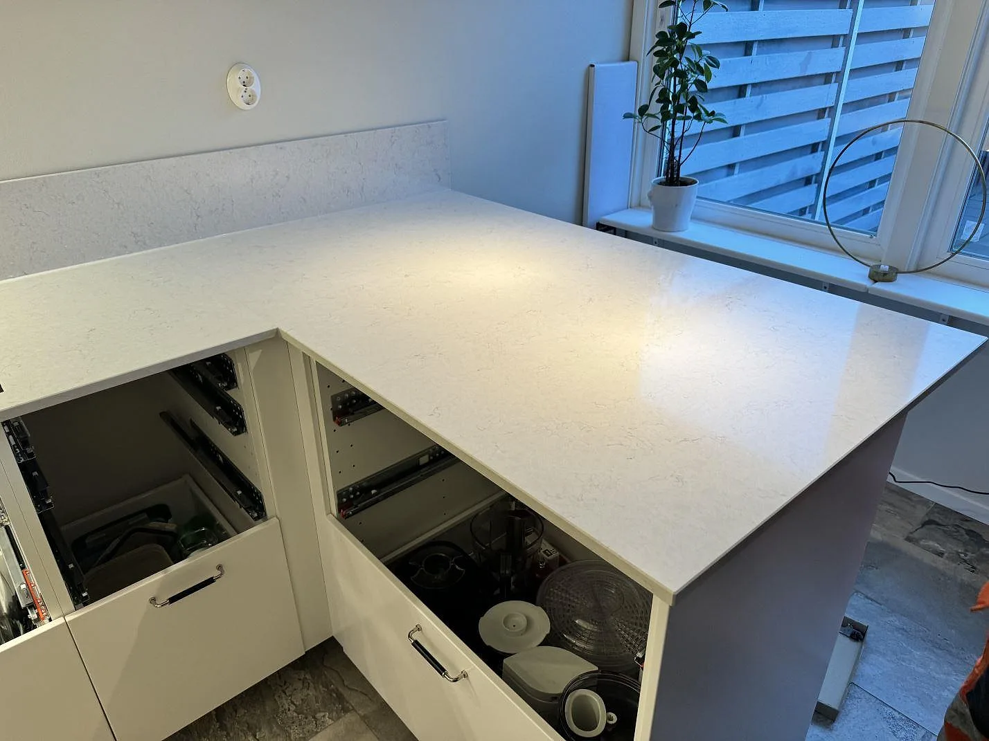 Køkkenbordplade i Silestone Snowy Ibiza, Västra Frölunda – billede 5