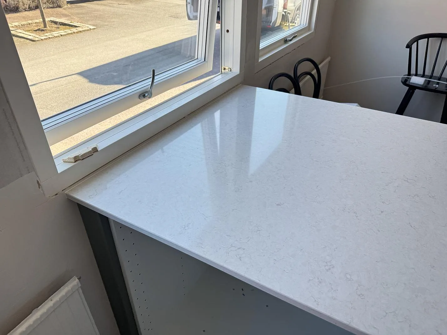 Køkkenbordplade i Silestone Snowy Ibiza, Västra Frölunda – billede 4