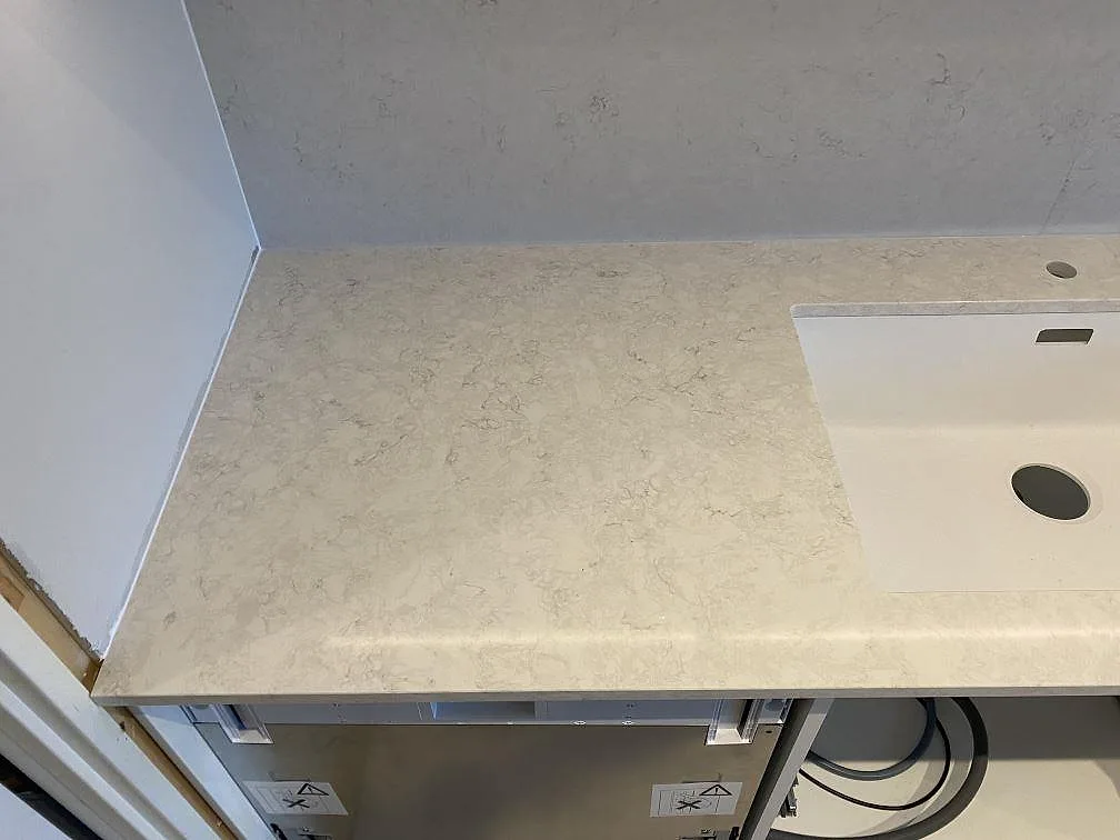 Køkkenbordplade i Silestone Snowy Ibiza, Vallberga – billede 5