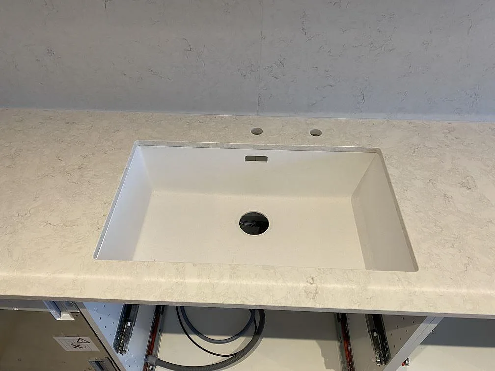 Køkkenbordplade i Silestone Snowy Ibiza, Vallberga – billede 4
