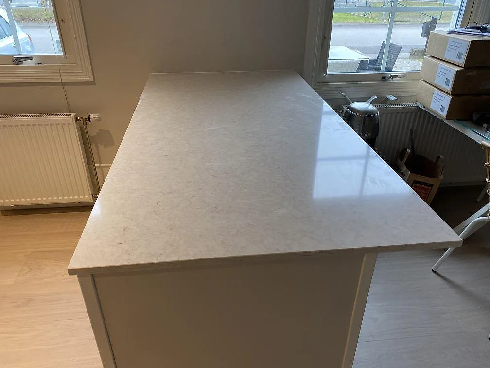 Køkkenbordplade i Silestone Snowy Ibiza, Vallberga – billede 2