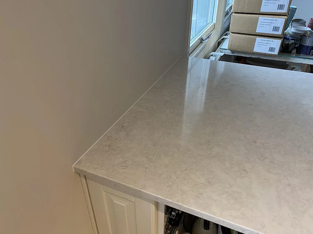 Køkkenbordplade i Silestone Snowy Ibiza, Vallberga – billede 3