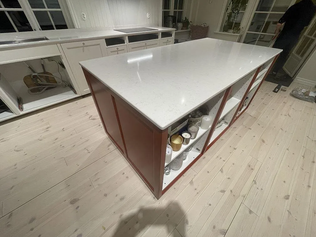 Køkkenbordplade i Silestone Snowy Ibiza, Vallentuna – billede 2