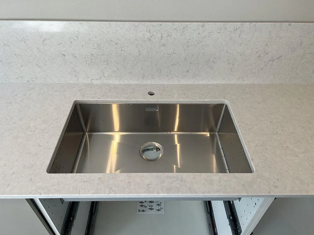 Køkkenbordplade i Silestone Snowy Ibiza, Veberöd – billede 2