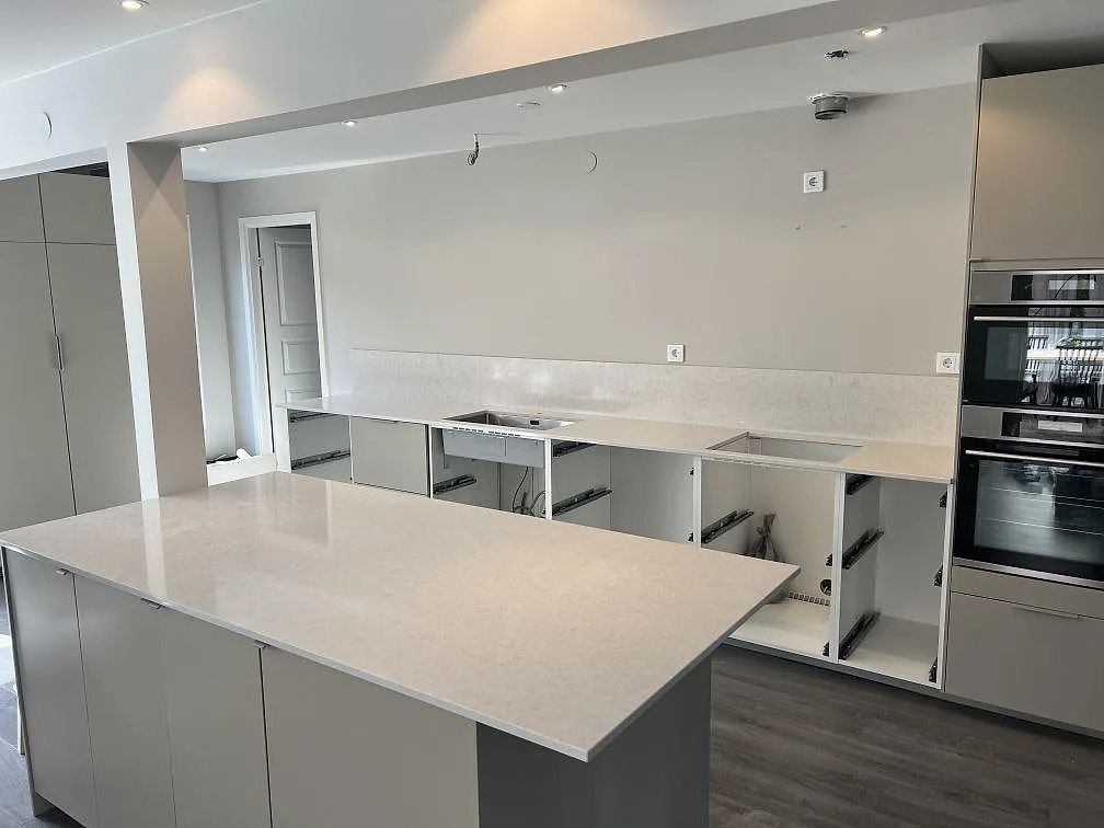 Gennemført projekt: Køkkenbordplade i Silestone Snowy Ibiza, Veberöd.