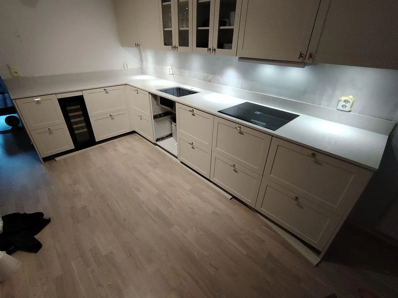 Gennemført projekt: Køkkenbordplade i Silestone Snowy Ibiza, Vega.