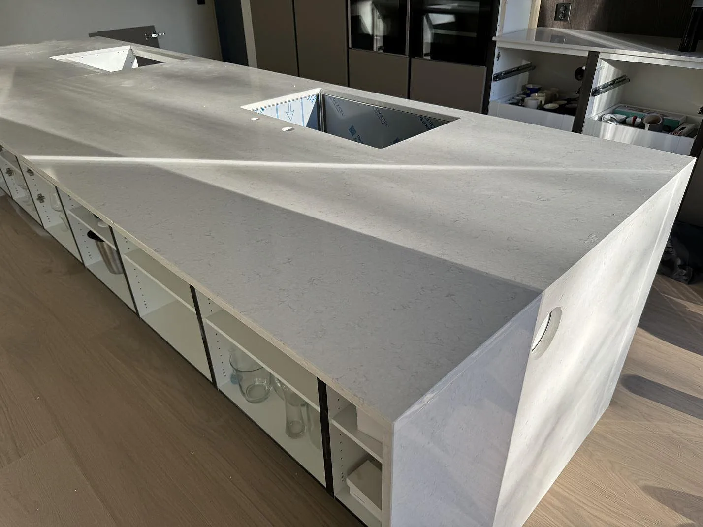 Køkkenbordplade i Silestone Snowy Ibiza, Vejbystrand