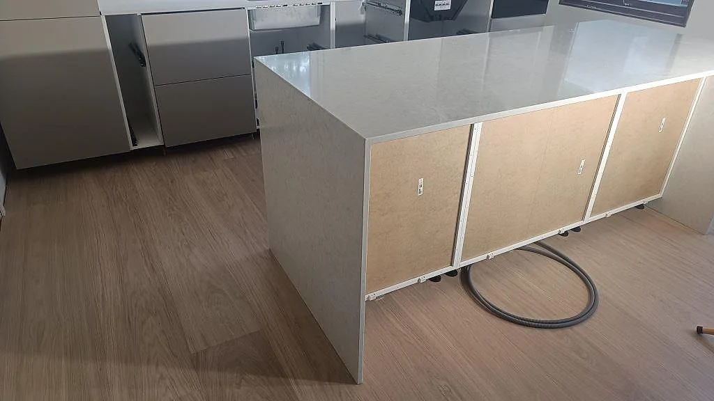 Køkkenbordplade i Silestone Snowy Ibiza, Viken – billede 2