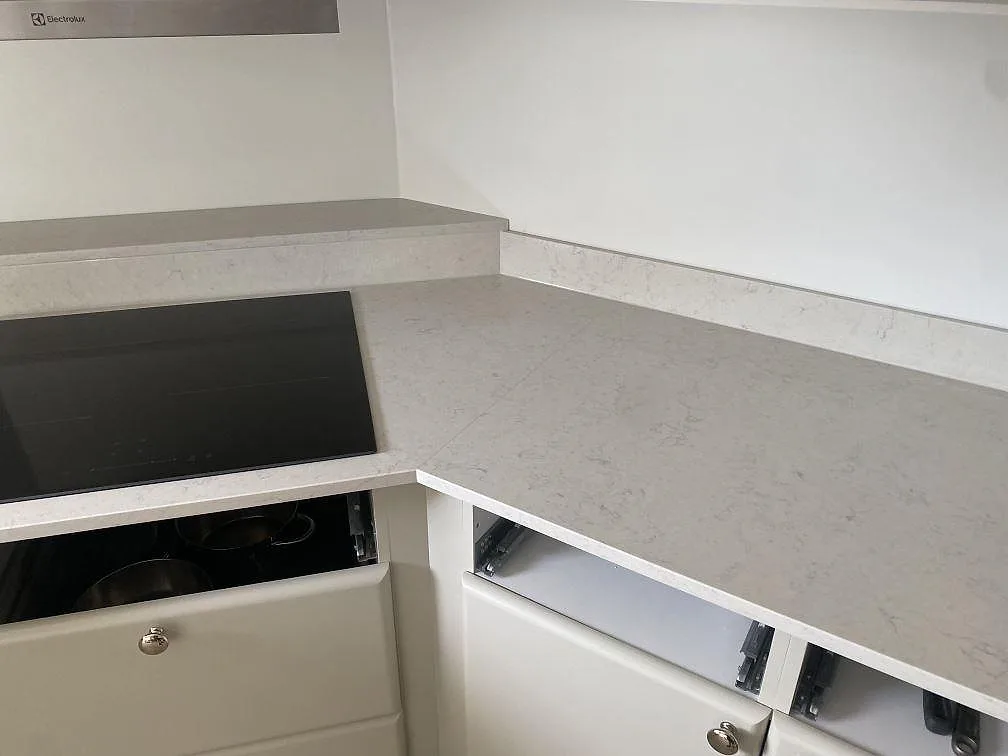 Køkkenbordplade i Silestone Snowy Ibiza, Ystad – billede 3