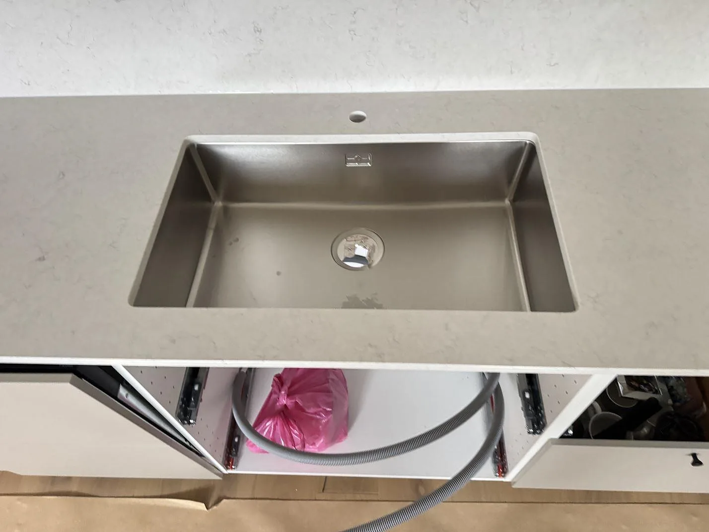 Køkkenbordplade i Silestone Snowy Ibiza, Ystad – billede 3