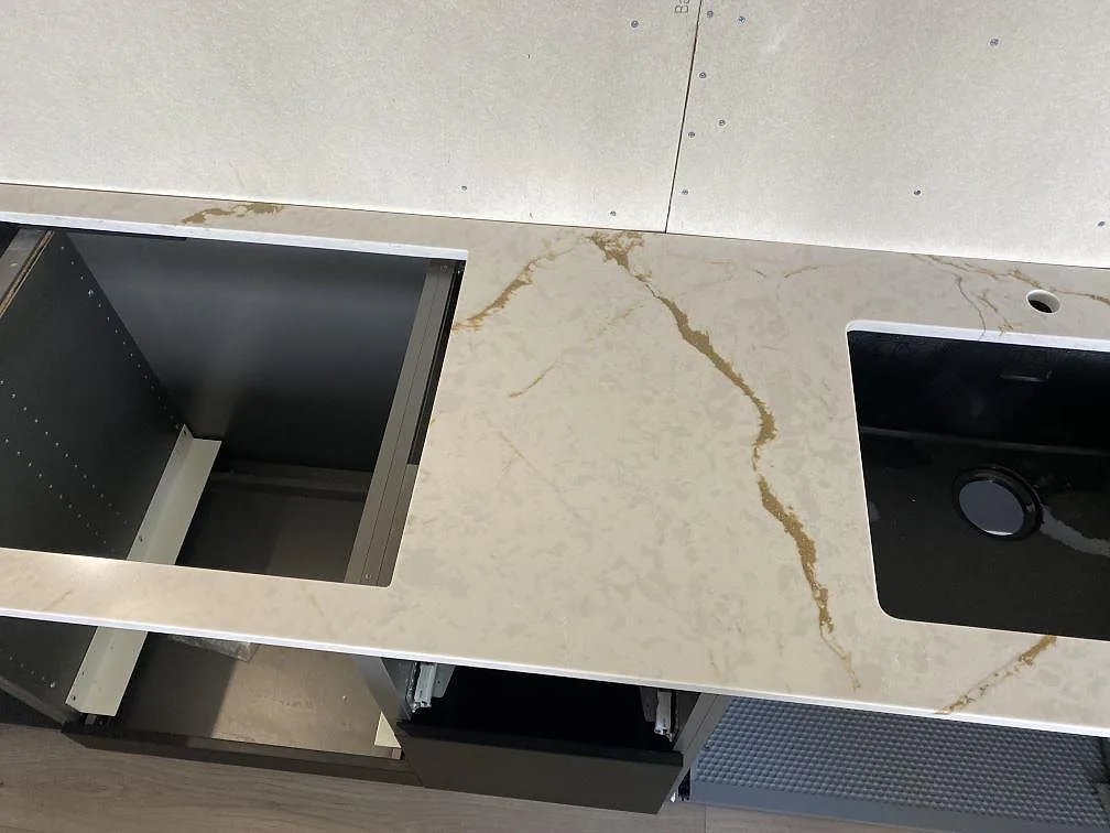 Køkkenbordplade i Silestone Versallies Ivory, Varberg – billede 4