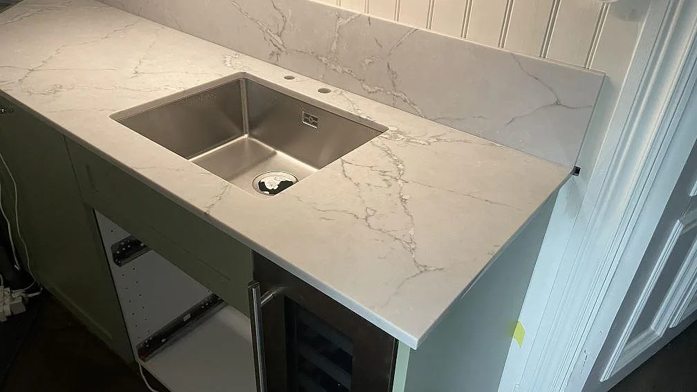 Køkkenbordplade i Silestone Victorian silver, Göteborg – billede 3