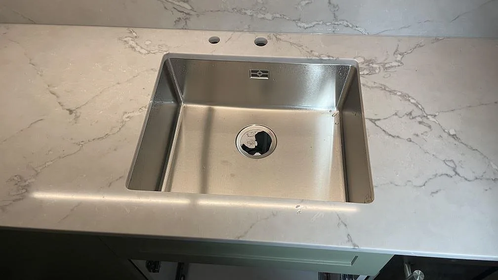 Køkkenbordplade i Silestone Victorian silver, Göteborg – billede 4