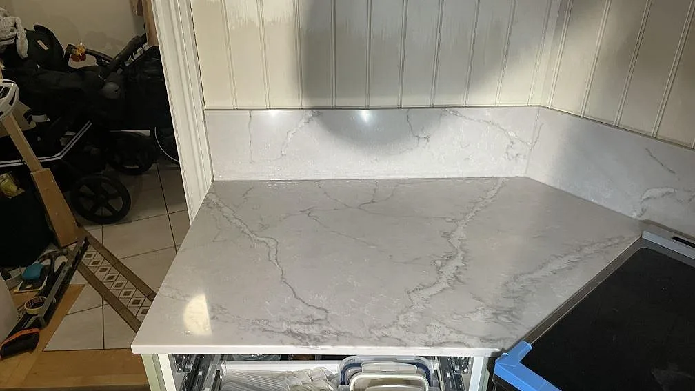 Køkkenbordplade i Silestone Victorian silver, Göteborg – billede 5