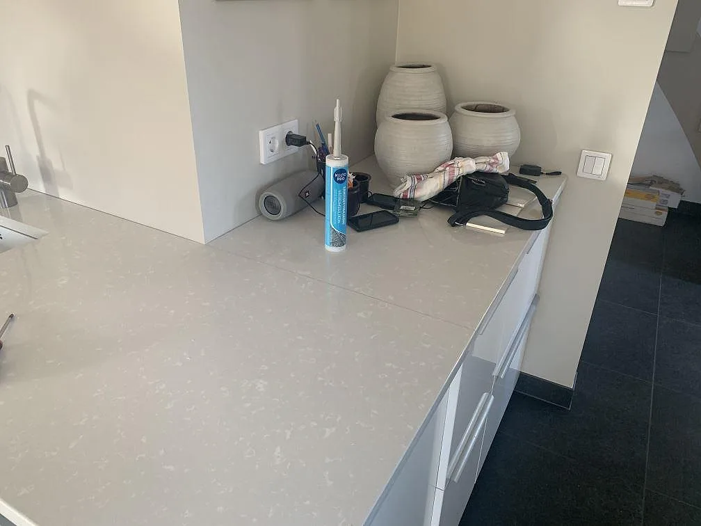 Køkkenbordplade i Silestone Yukon, Falsterbo