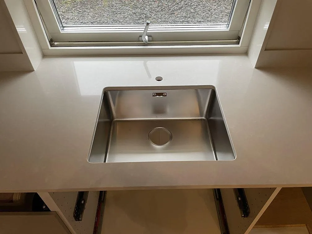 Køkkenbordplade i Silestone Yukon, Tyresö – billede 3